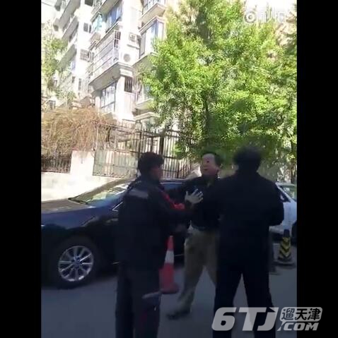 遭狂扇耳光快递小哥已报警 京BN2709李喜孟资料背景被人肉